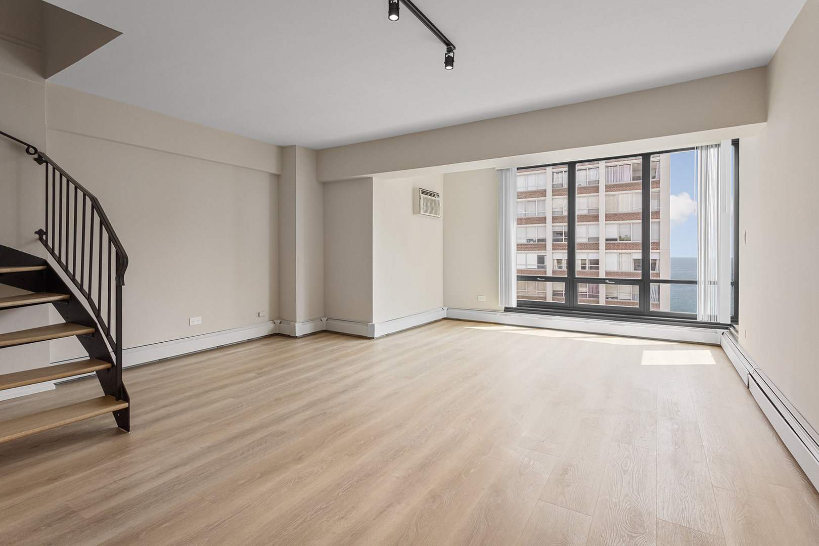6166 N Sheridan Road 20G