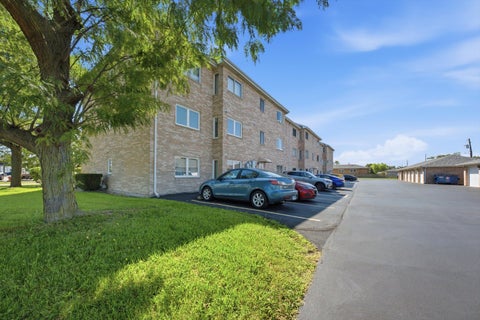 Tiny photo for 7900 Nagle Avenue #2N, Burbank, IL 60459 (MLS # 12742607)