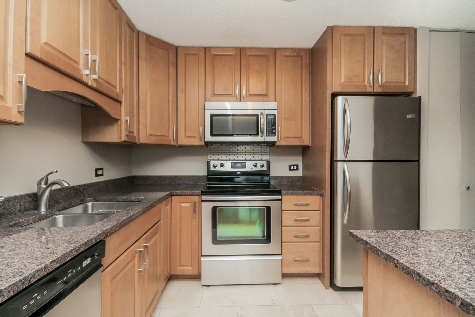 10 E ONTARIO Street 4607