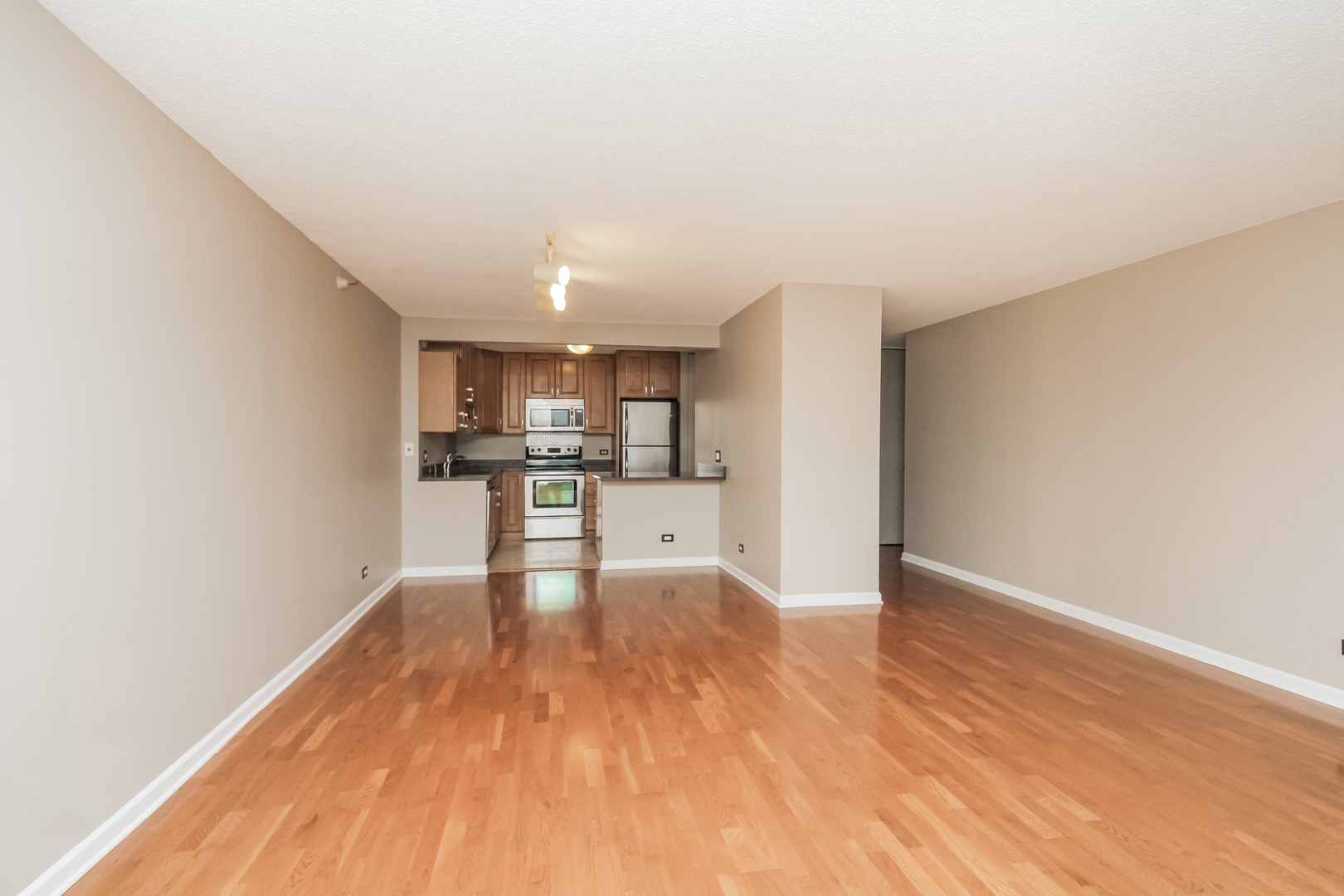 10 E ONTARIO Street 4607