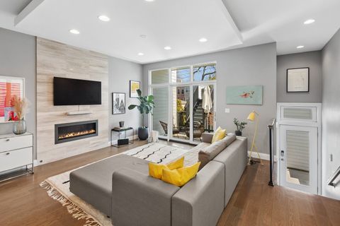 Tiny photo for 3717 N HERMITAGE Avenue, Chicago, IL 60613 (MLS # 12604031)