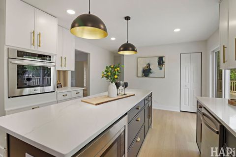 Tiny photo for 182 Montclair Road, Vernon Hills, IL 60061 (MLS # 12626419)