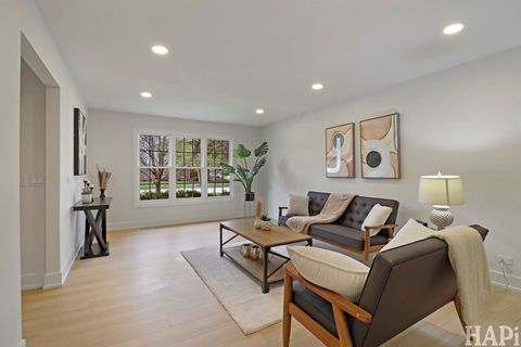 Tiny photo for 182 Montclair Road, Vernon Hills, IL 60061 (MLS # 12626419)