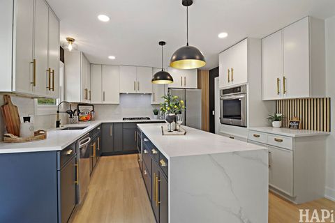 Tiny photo for 182 Montclair Road, Vernon Hills, IL 60061 (MLS # 12626419)