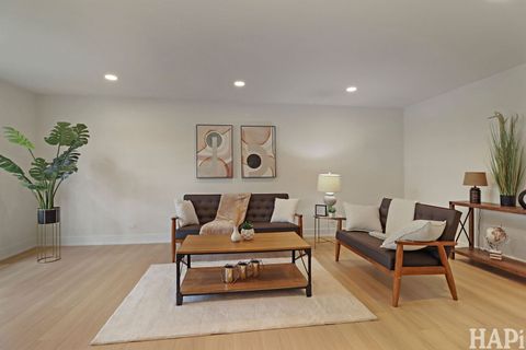 Tiny photo for 182 Montclair Road, Vernon Hills, IL 60061 (MLS # 12626419)