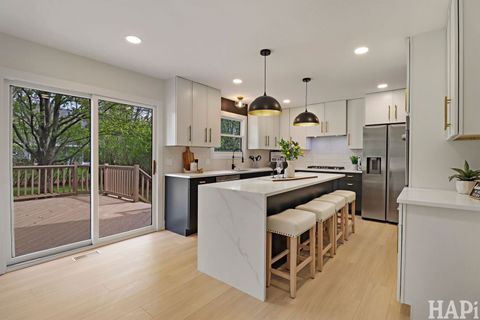 Tiny photo for 182 Montclair Road, Vernon Hills, IL 60061 (MLS # 12626419)