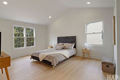 Tiny photo for 182 Montclair Road, Vernon Hills, IL 60061 (MLS # 12626419)