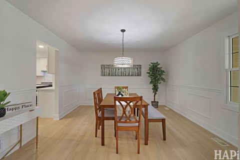 Tiny photo for 182 Montclair Road, Vernon Hills, IL 60061 (MLS # 12626419)