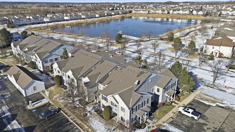 Tiny photo for 417 SILVERSTONE Drive #417, Carpentersville, IL 60110 (MLS # 12549226)