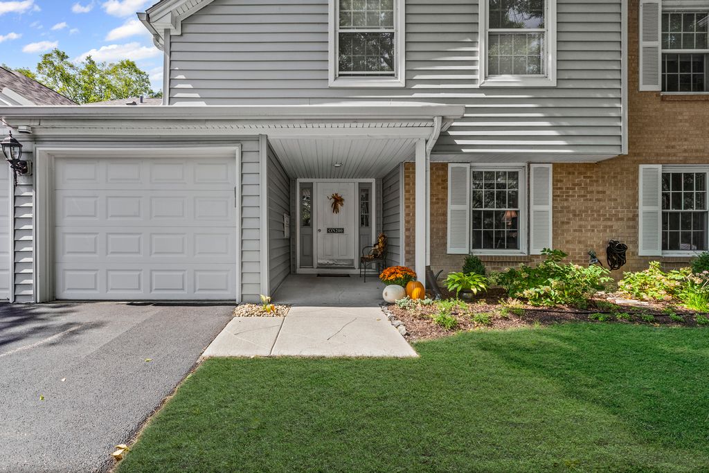 Photo for 0N200 Windermere Road #2702, Winfield, IL 60190 (MLS # 12478152)