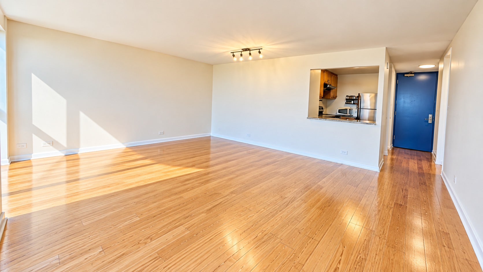 4343 N CLARENDON Avenue 812