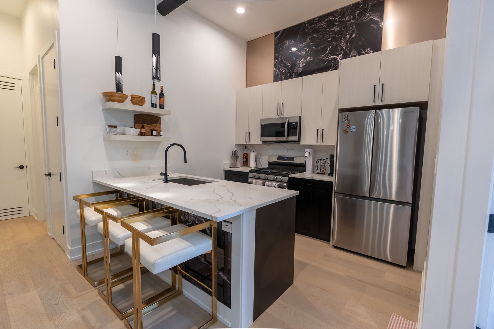 77 W Chestnut Street 3B
