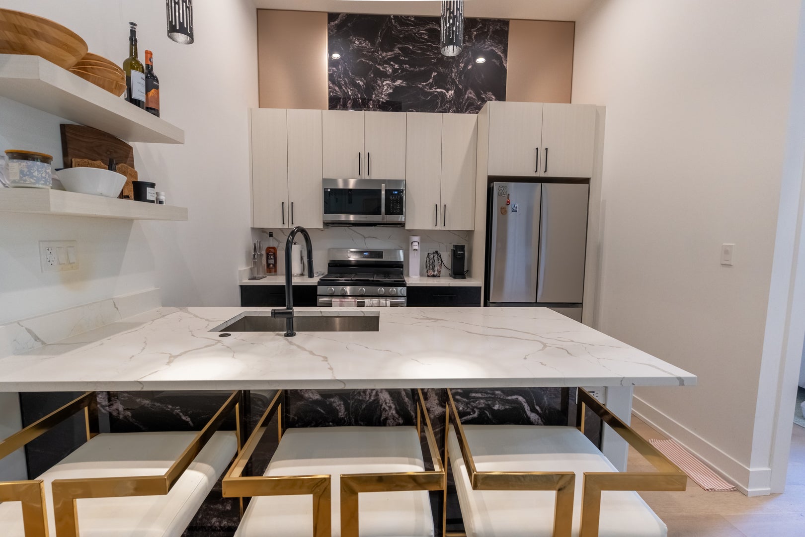 77 W Chestnut Street 3B