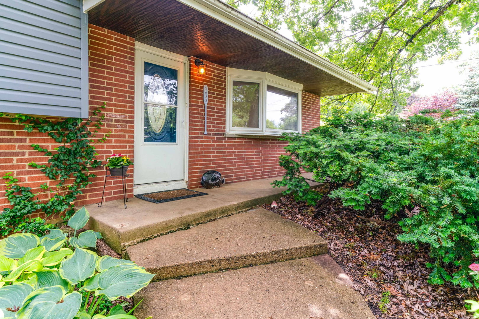 1083 Lomond Drive