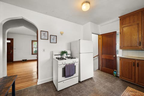Tiny photo for 2423 W Locust Street, Davenport, IA 52804 (MLS # 12692070)