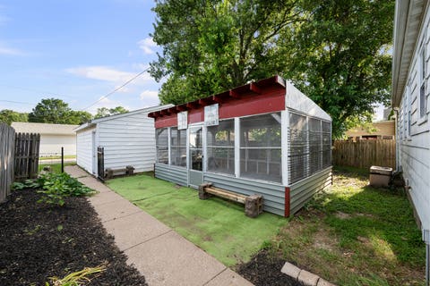 Tiny photo for 2423 W Locust Street, Davenport, IA 52804 (MLS # 12692070)