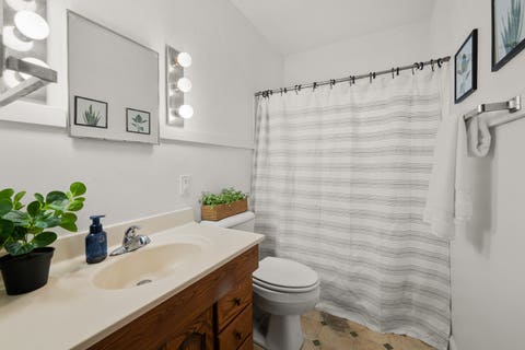 Tiny photo for 2423 W Locust Street, Davenport, IA 52804 (MLS # 12692070)