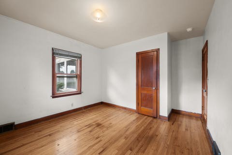 Tiny photo for 2423 W Locust Street, Davenport, IA 52804 (MLS # 12692070)