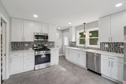 Tiny photo for 333 Elm Street, Glen Ellyn, IL 60137 (MLS # 12512400)