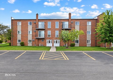 Tiny photo for 135 W Elk Trail #135, Carol Stream, IL 60188 (MLS # 12758300)