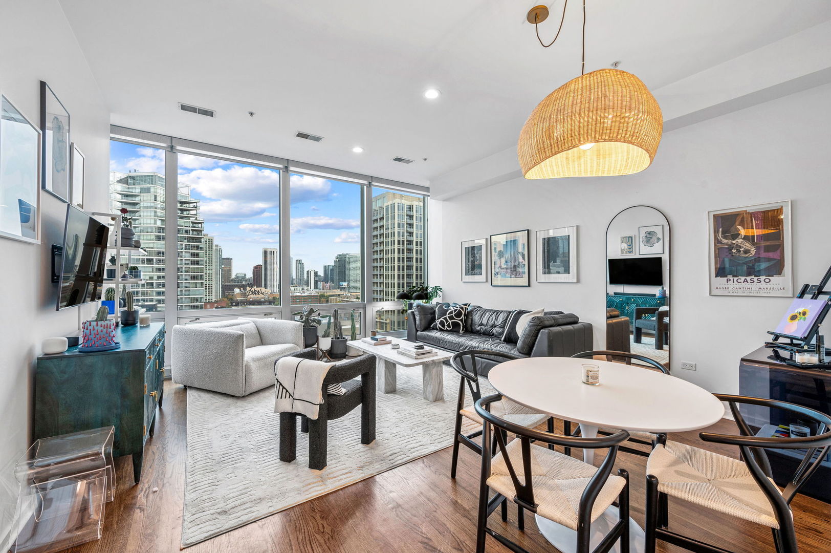500 W SUPERIOR Street 1107