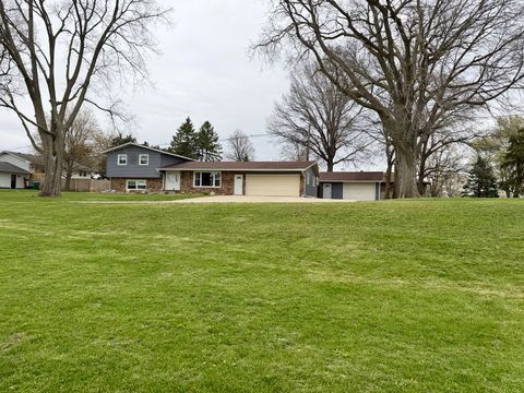 Photo of 702 S Grant Street, Clinton, IL 61727 (MLS # 12612931)