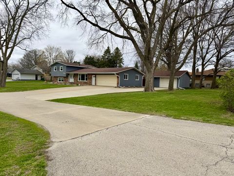 Tiny photo for 702 S Grant Street, Clinton, IL 61727 (MLS # 12612931)