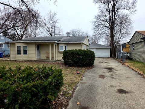 Photo of 28 Hickory Drive, Carpentersville, IL 60110 (MLS # 12589161)