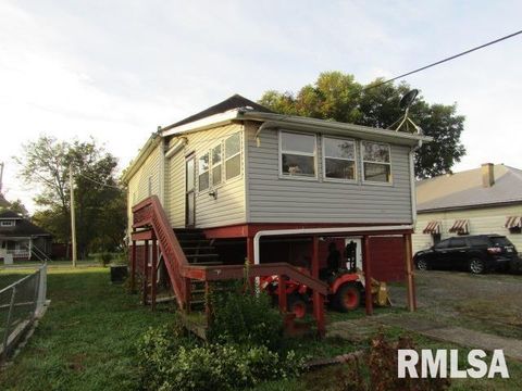 Tiny photo for 430 W CHURCH Street, Harrisburg, IL 62946 (MLS # EB460235)