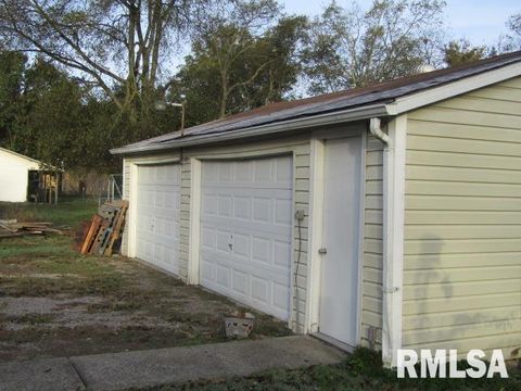 Tiny photo for 430 W CHURCH Street, Harrisburg, IL 62946 (MLS # EB460235)