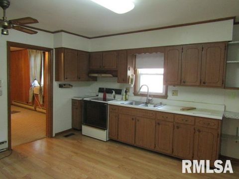 Tiny photo for 430 W CHURCH Street, Harrisburg, IL 62946 (MLS # EB460235)