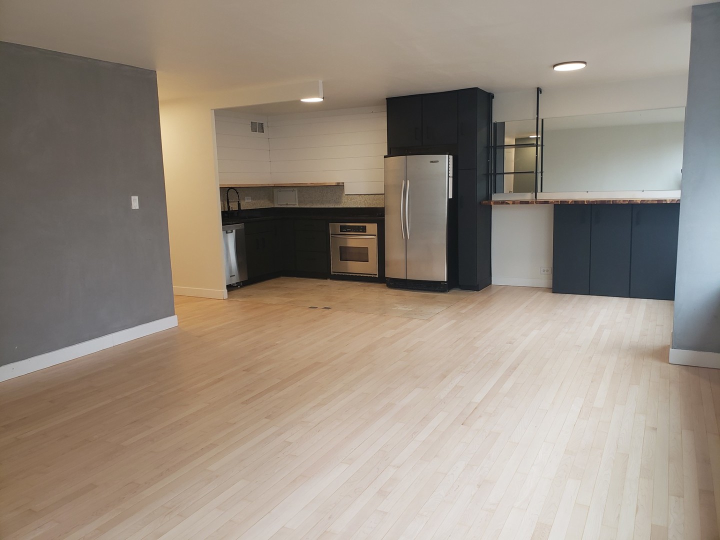 360 W Wellington Avenue 14D