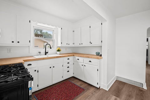 Tiny photo for 3223 53rd Street B, Moline, IL 61265 (MLS # 12602907)