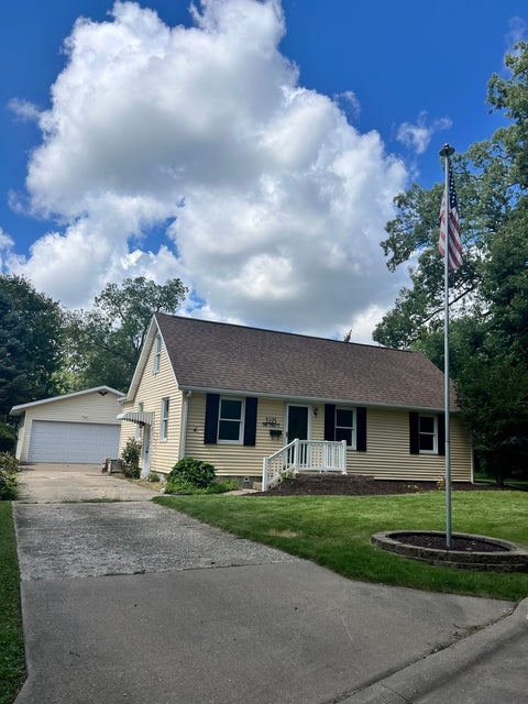 Tiny photo for 3223 53rd Street B, Moline, IL 61265 (MLS # 12602907)