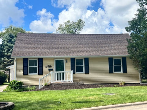 Photo of 3223 53rd Street B, Moline, IL 61265 (MLS # 12602907)
