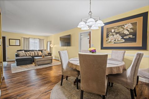 Tiny photo for 1013 Manor Drive, Streamwood, IL 60107 (MLS # 12608917)