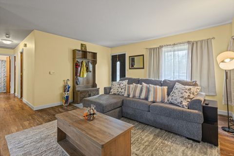 Tiny photo for 1013 Manor Drive, Streamwood, IL 60107 (MLS # 12608917)