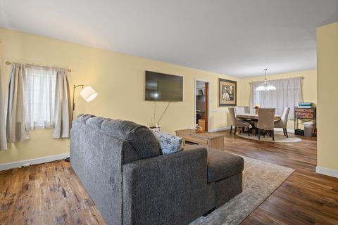 Tiny photo for 1013 Manor Drive, Streamwood, IL 60107 (MLS # 12608917)