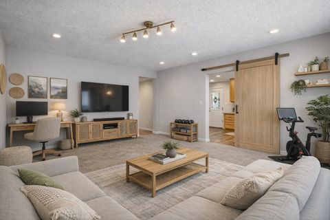 Tiny photo for 1013 Manor Drive, Streamwood, IL 60107 (MLS # 12608917)