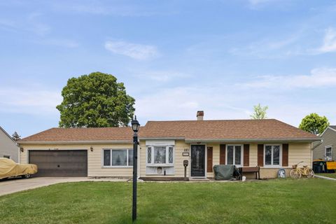 Tiny photo for 1013 Manor Drive, Streamwood, IL 60107 (MLS # 12608917)