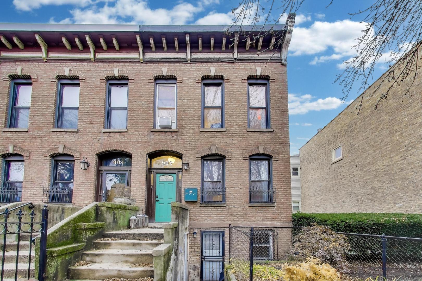 902 S Claremont Avenue