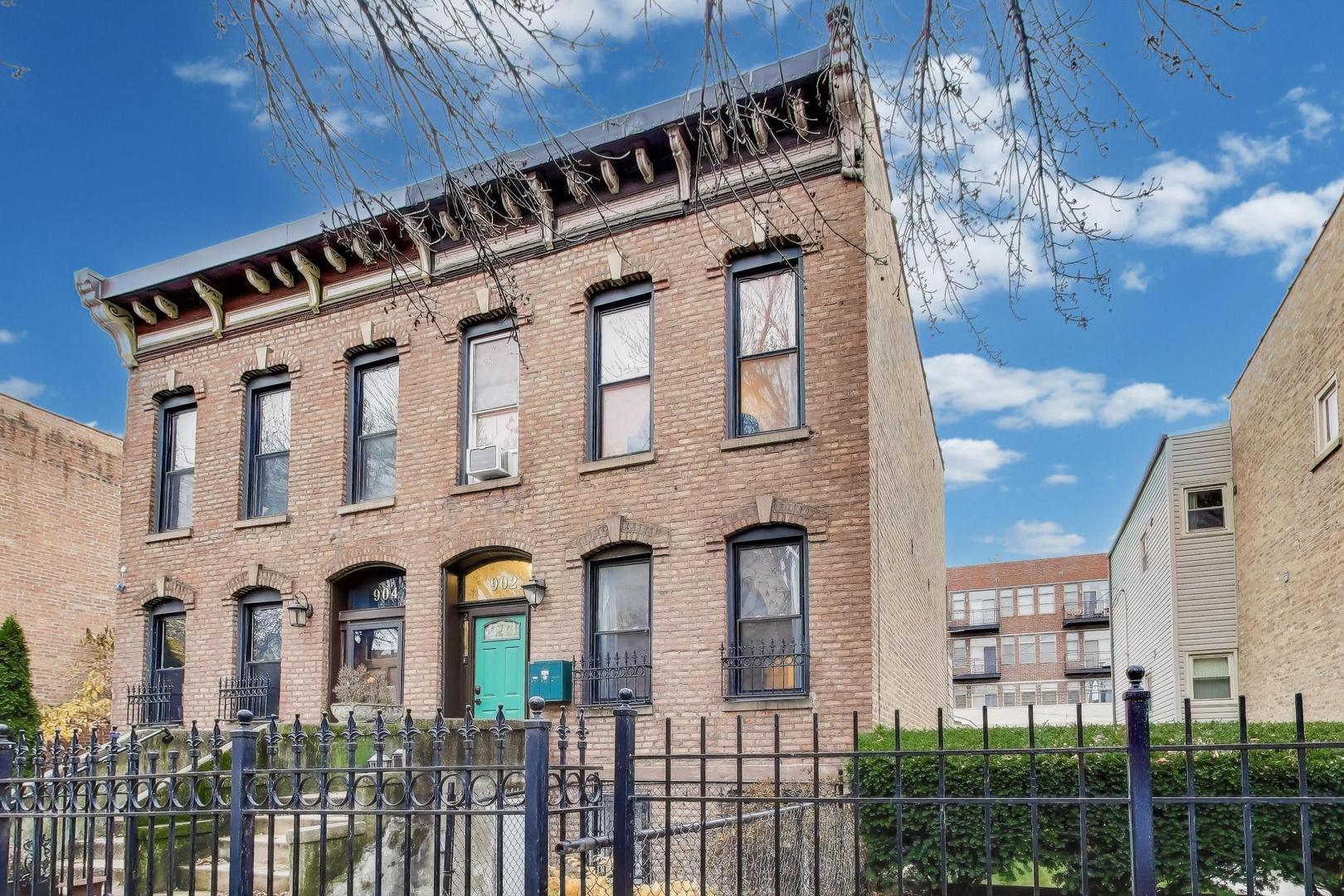 902 S Claremont Avenue