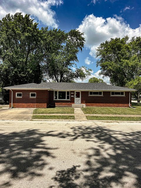 Photo of 425 W Donald Street, Kankakee, IL 60901 (MLS # 12466043)