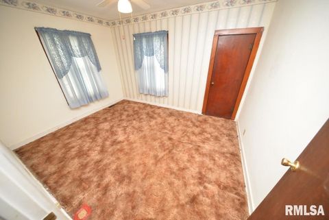 Tiny photo for 909 & 905 FAIRFIELD Road, Mt Vernon, IL 62864 (MLS # EB458987)