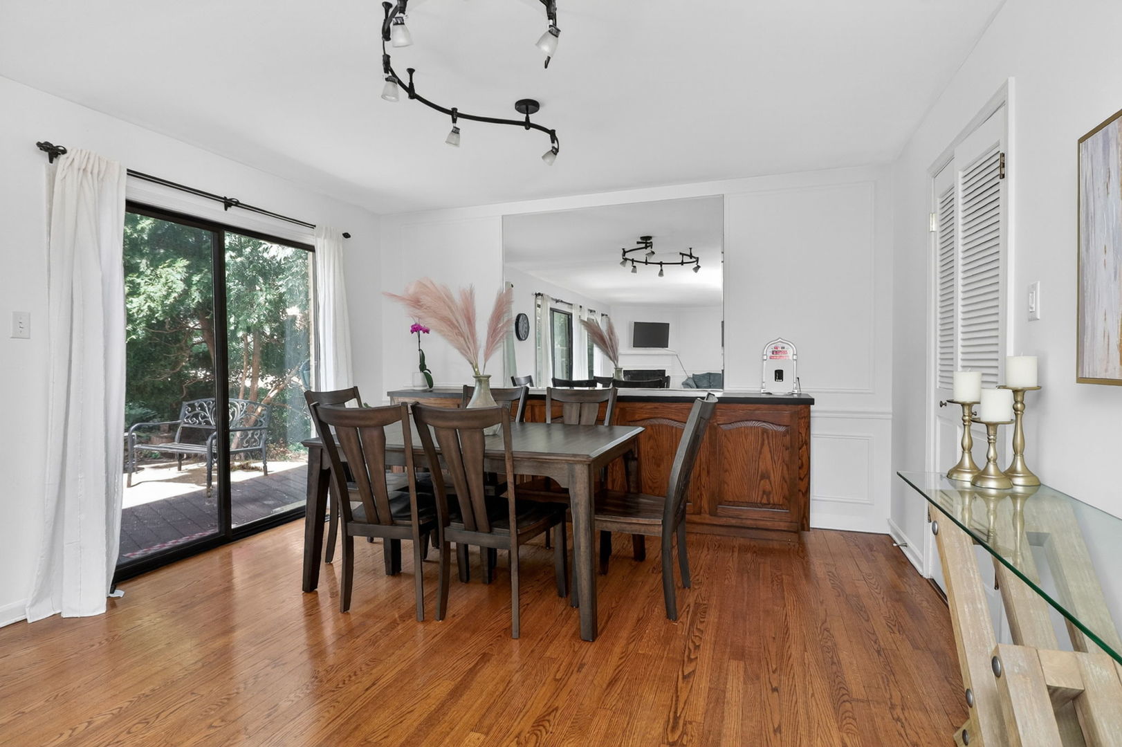 2S742 AVENUE ORLEANS