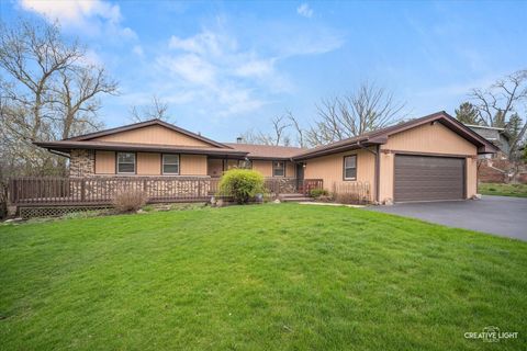 Photo of 27317 W Lakeview Drive S, Lake Barrington, IL 60084 (MLS # 12613485)
