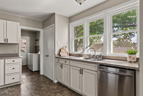 Tiny photo for 2415 Glen Place, Davenport, IA 52804 (MLS # 12696852)