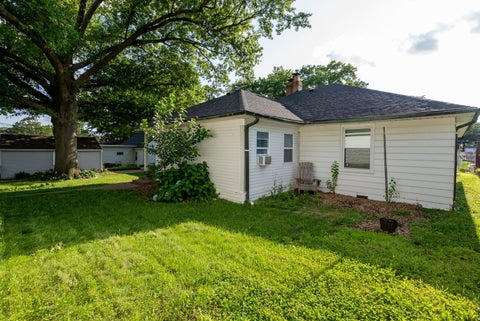 Tiny photo for 2415 Glen Place, Davenport, IA 52804 (MLS # 12696852)