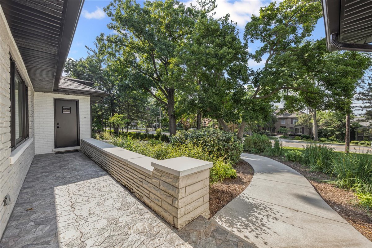 861 Crescent Boulevard