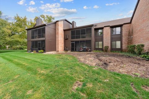 Tiny photo for 710 St Andrews Lane #16, Crystal Lake, IL 60014 (MLS # 12473663)